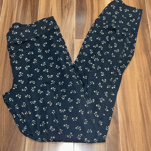 Victoria's Secret Other - Small Victoria’s Secret bow print legging pajama pants